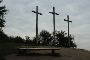 Wzgórze Trzech Krzyży - Krzyże postawiono na pamiątkę zarazy w 1708 roku - Kazimierz Dolny nad Wisłą